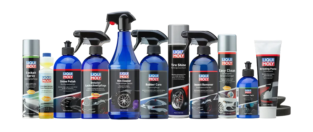 Verschiedene LIQUI MOLY Autopflegeprodukte in Sprüh- und Flaschenform.